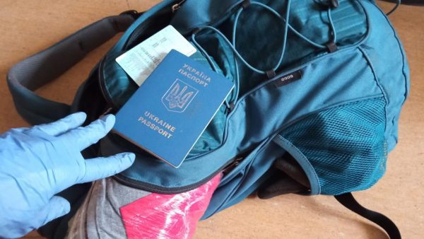 Поліцейські з Варшави повернули українцю  викрадений рюкзак з грошима та документами