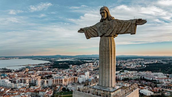 Боже диво? Дівчина стверджує, що на католицькому фестивалі до неї повернувся зір