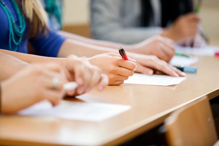 Польша планирует усложнить поступление иностранцев в полицеальные школ